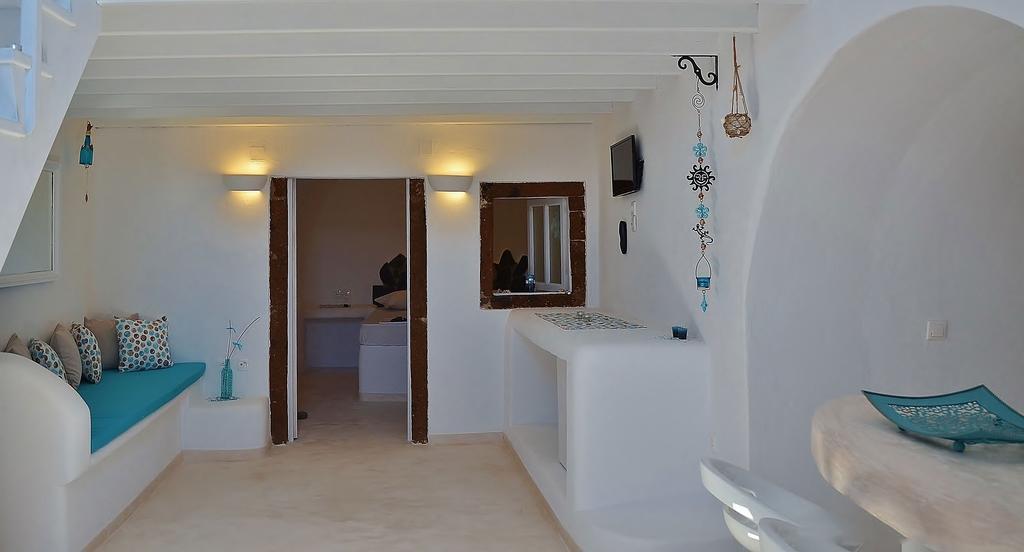 Deluxe Two-Bedroom Villa with Private Hot Tub and Caldera View