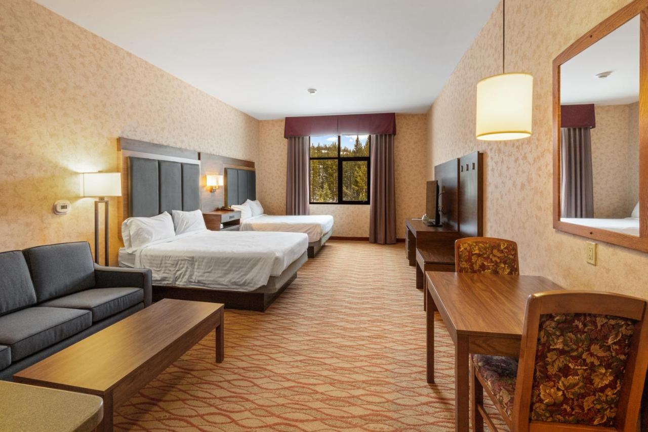 Two Queen Beds - Mountain View