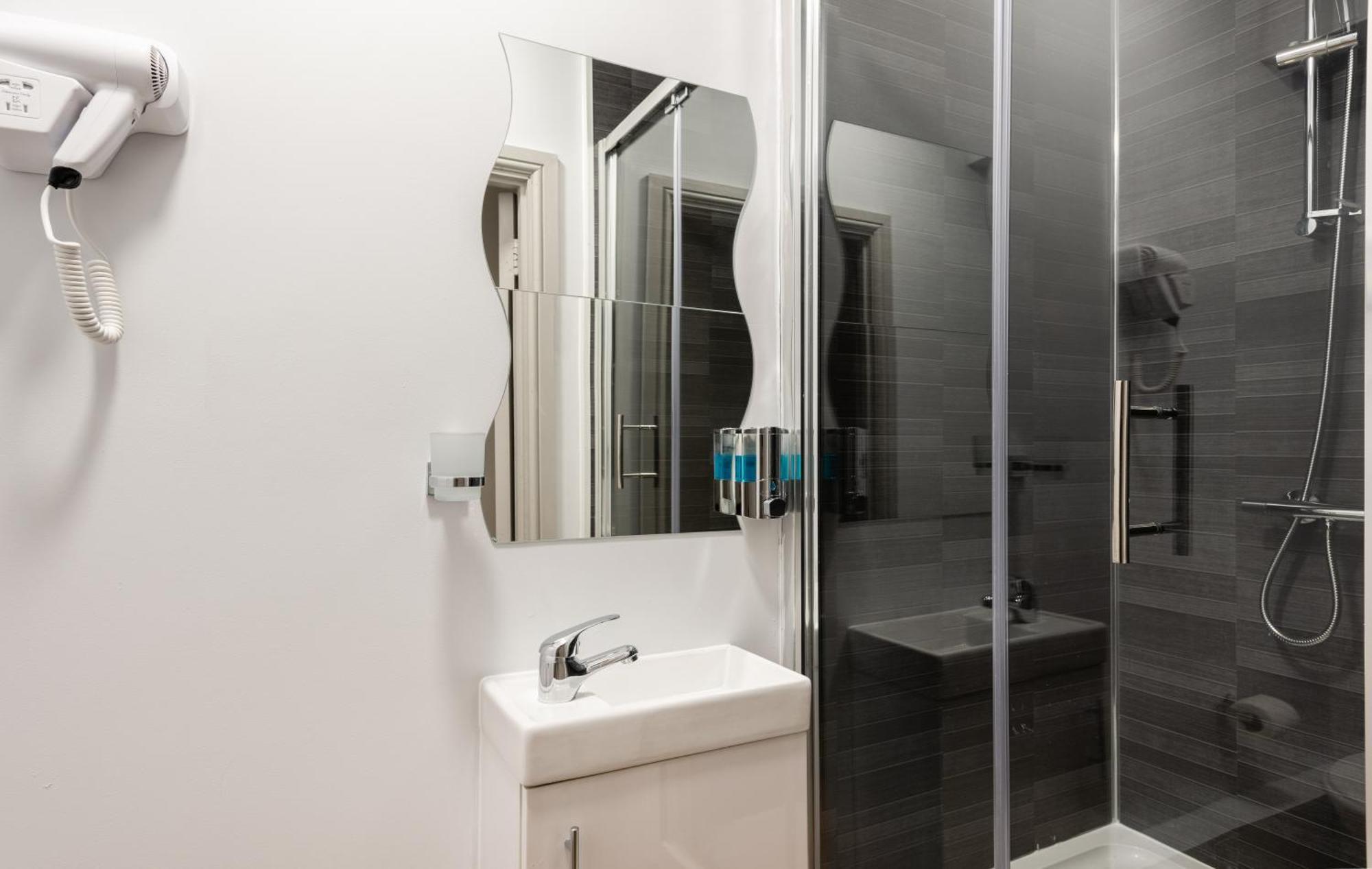 Double Room Private Bathroom