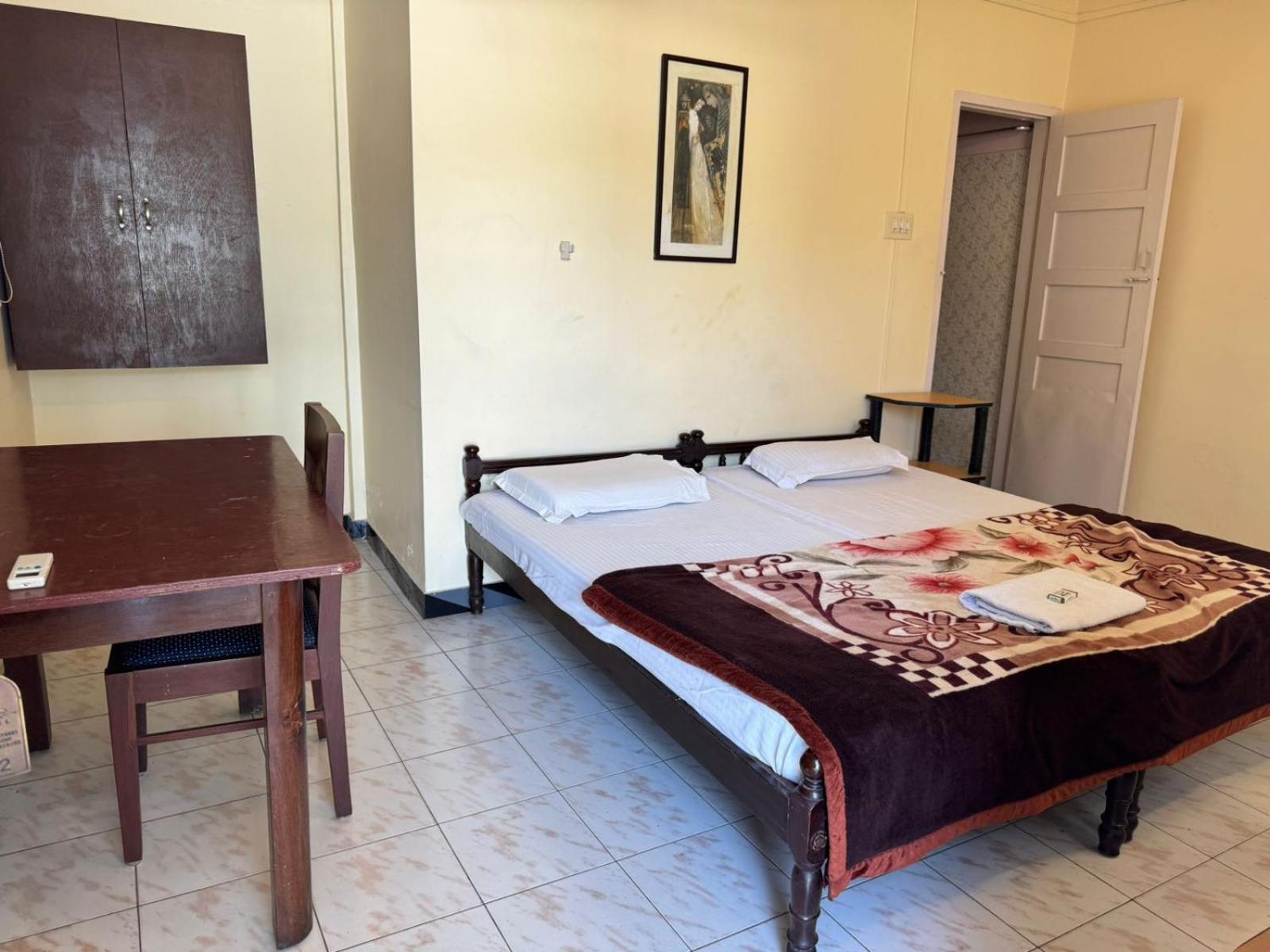 Double Room,1534464787:JPEG