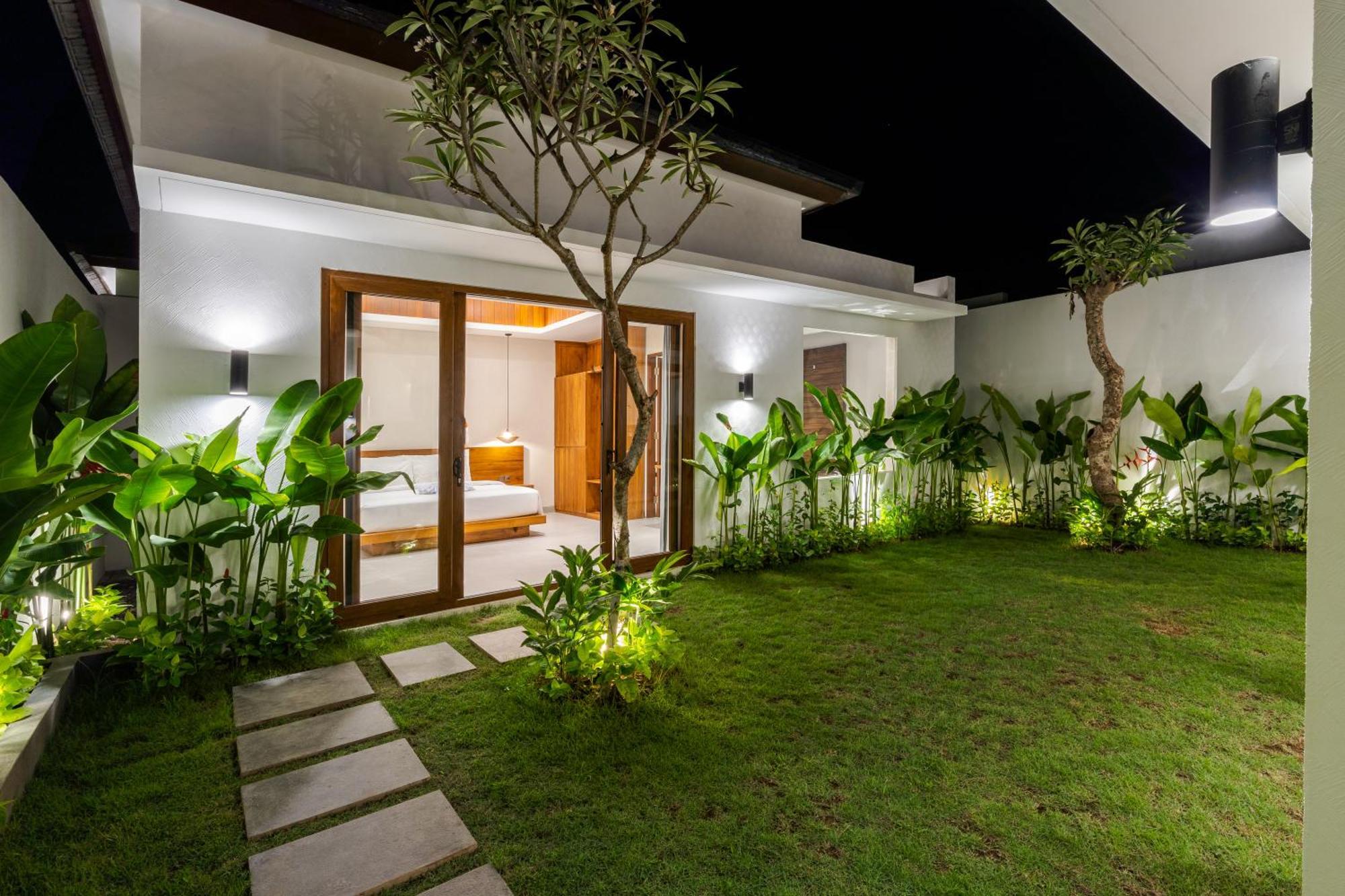 Villa with Garden View