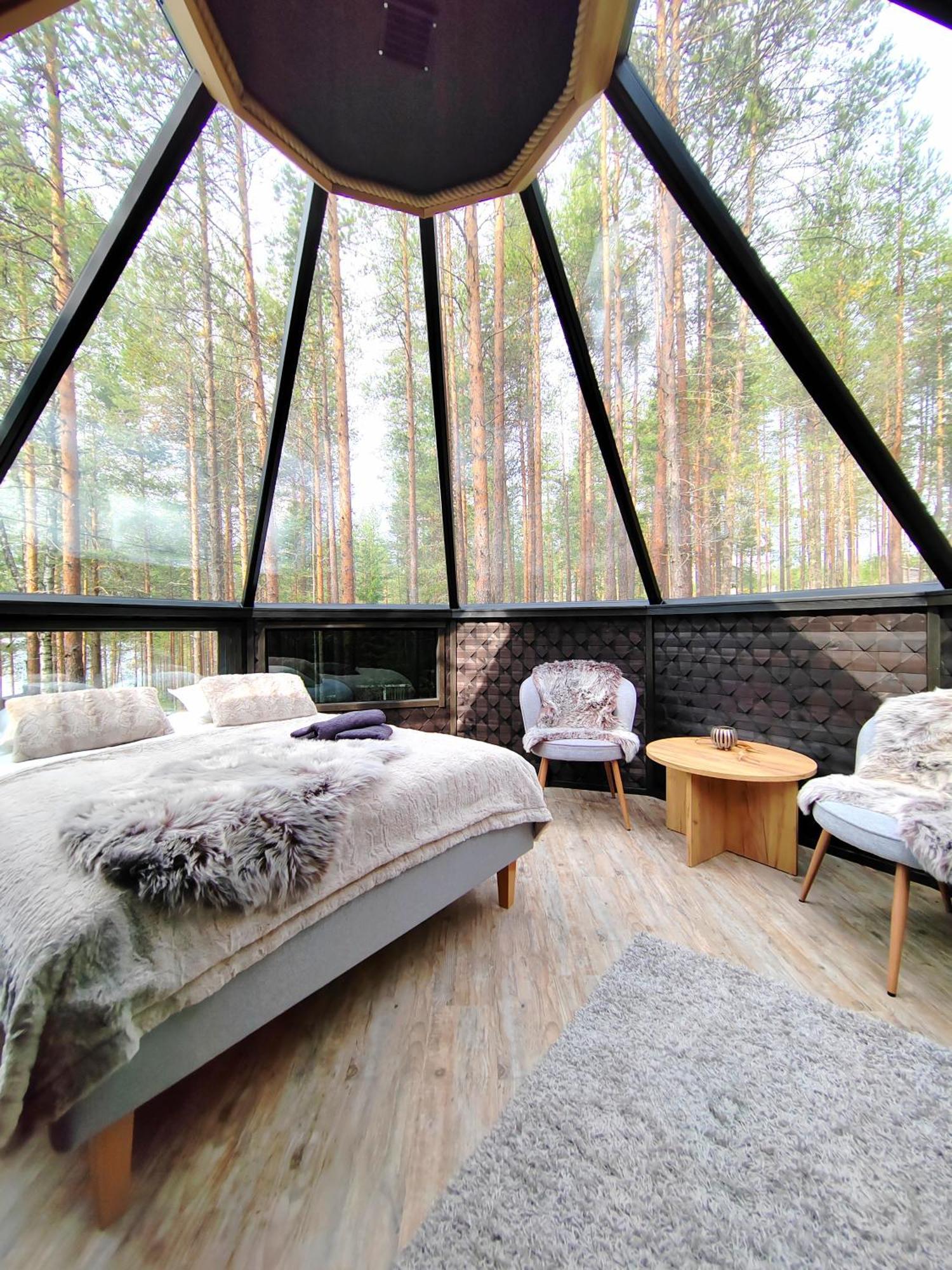 Glass Hut,1707042626:JPEG