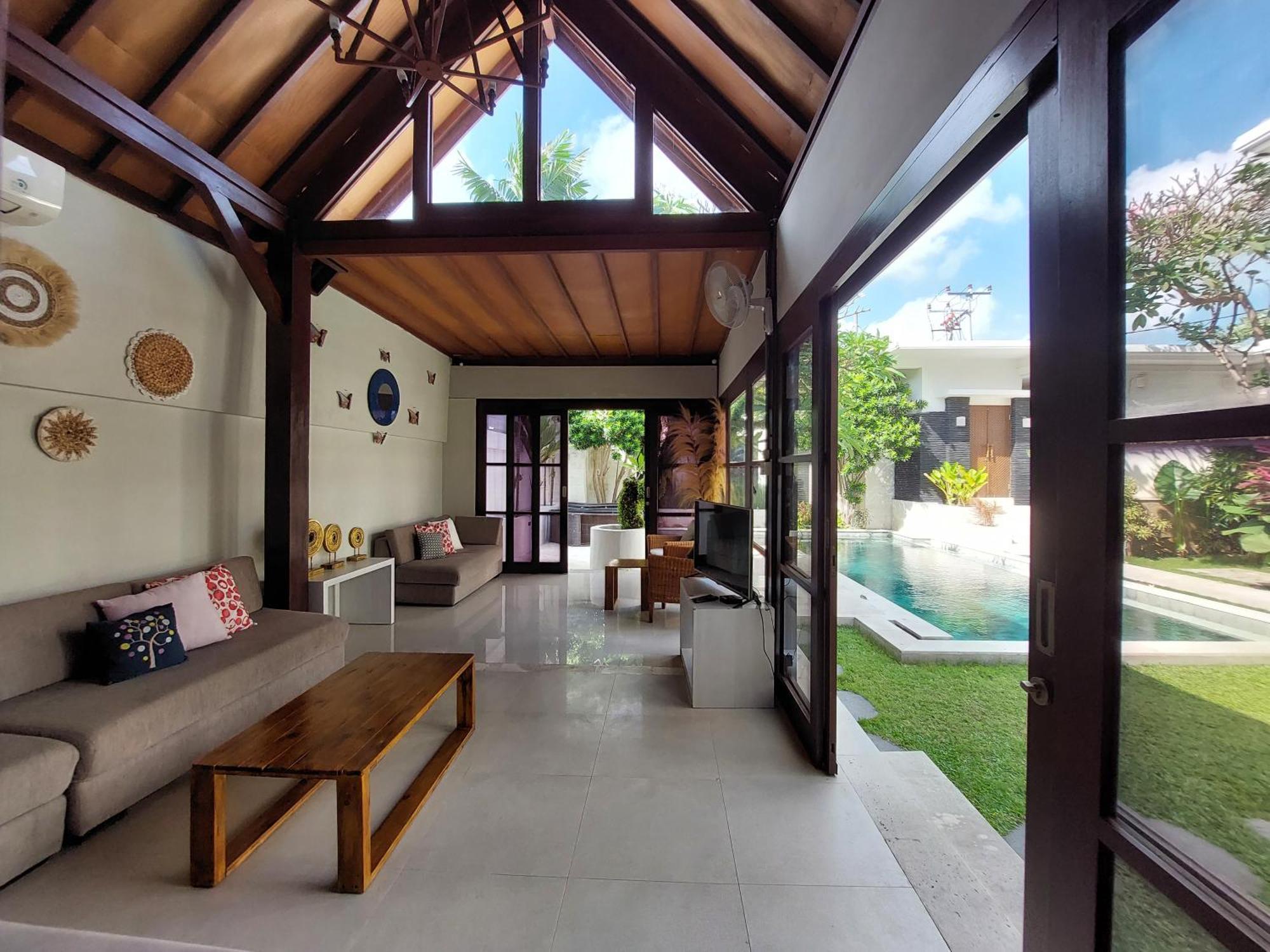 Six-Bedroom Villa Garden Pool