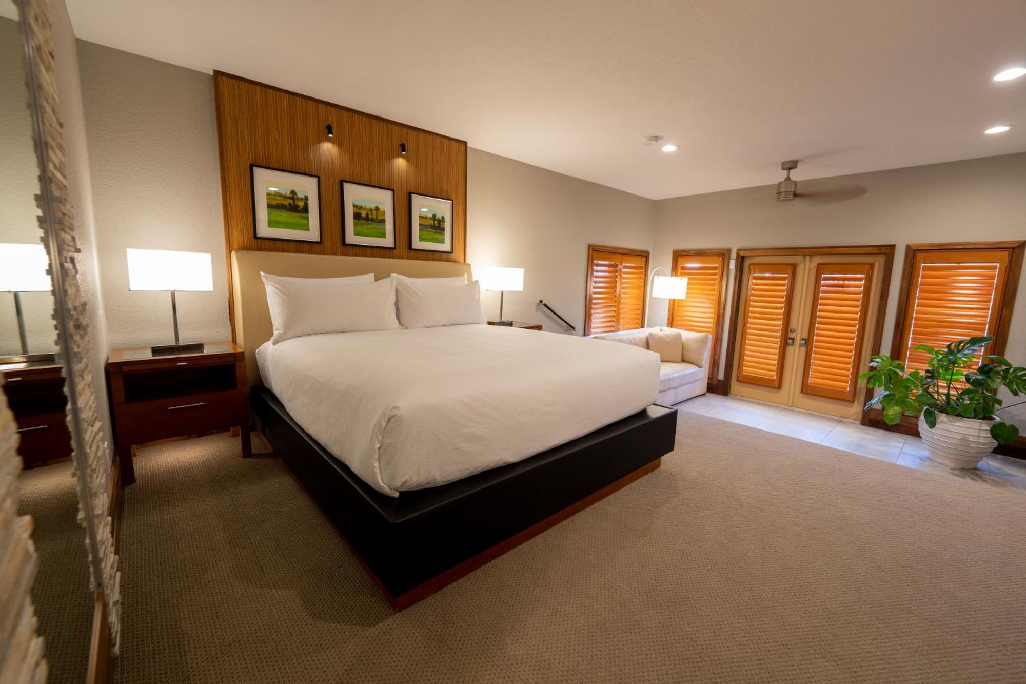 4 Bedroom Villa Garden View King Bedding
