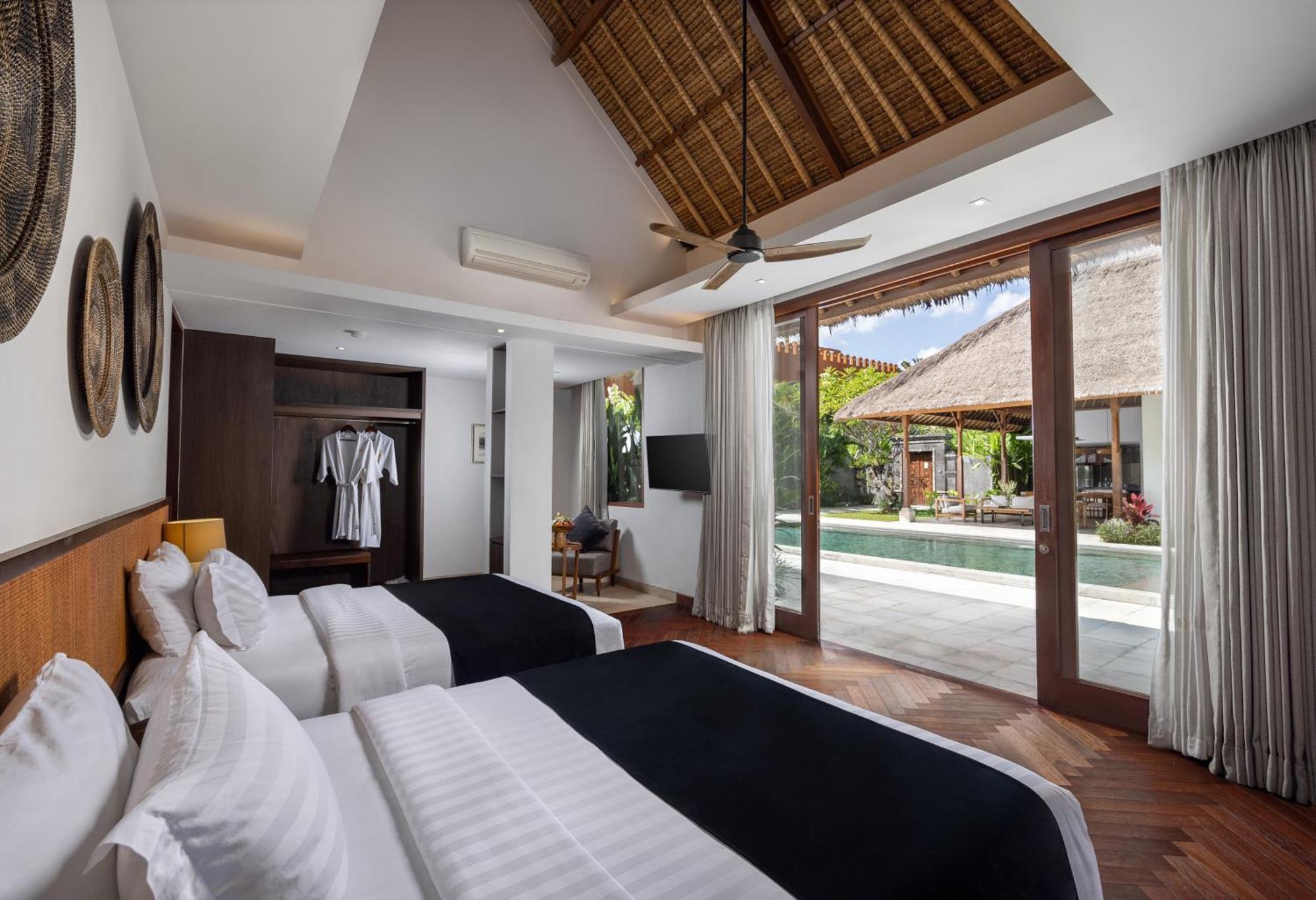 Premier Three-Bedroom Villa Bathtub