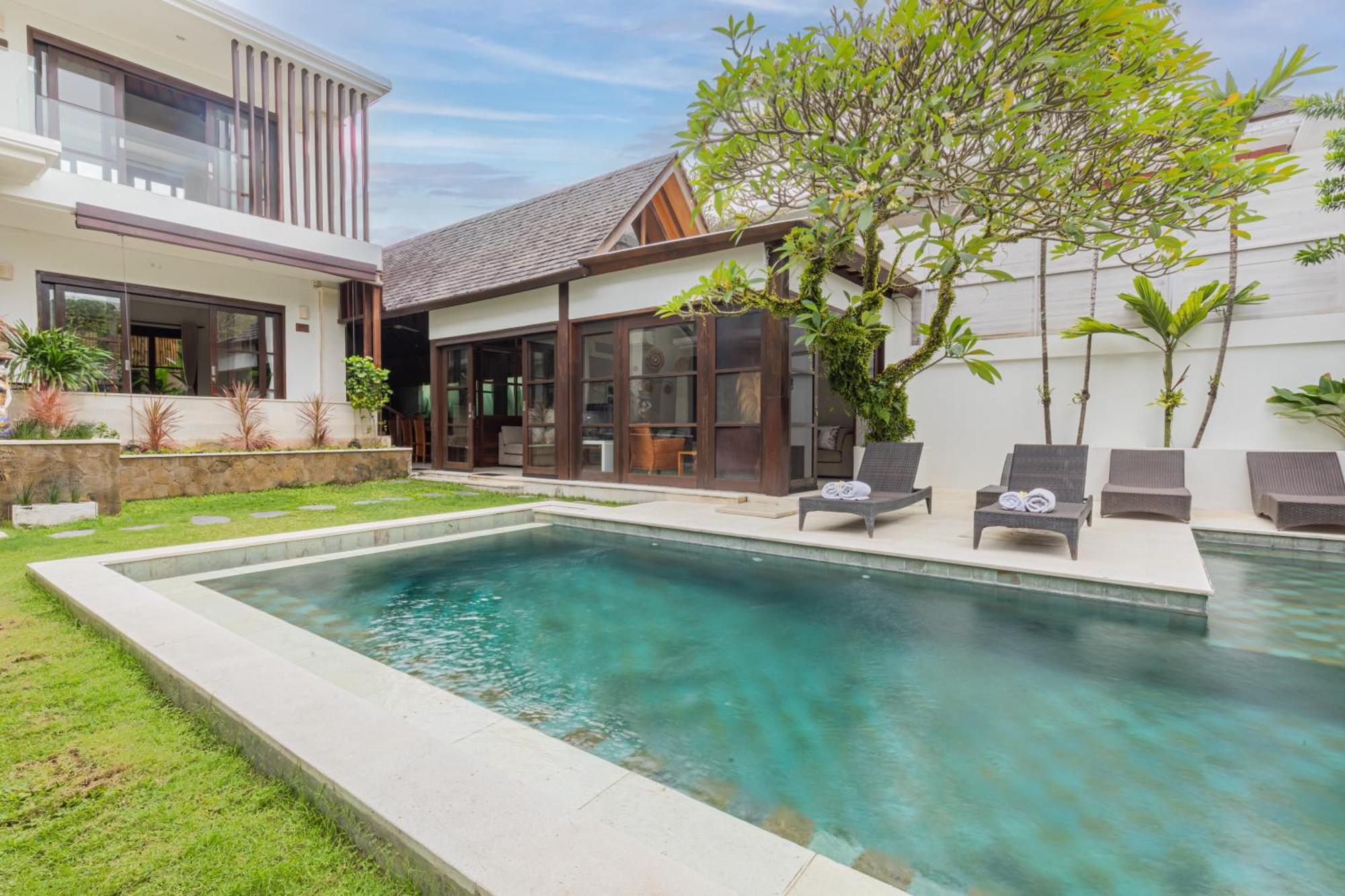 Six-Bedroom Villa Garden Pool