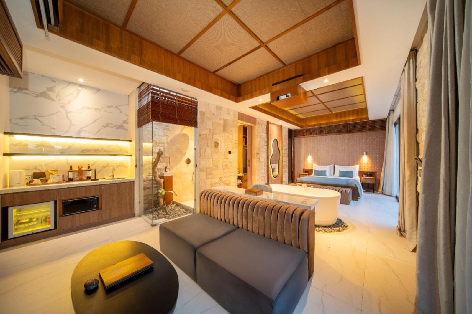 Grand One Bedroom Villa with Private Pool & Bathtub