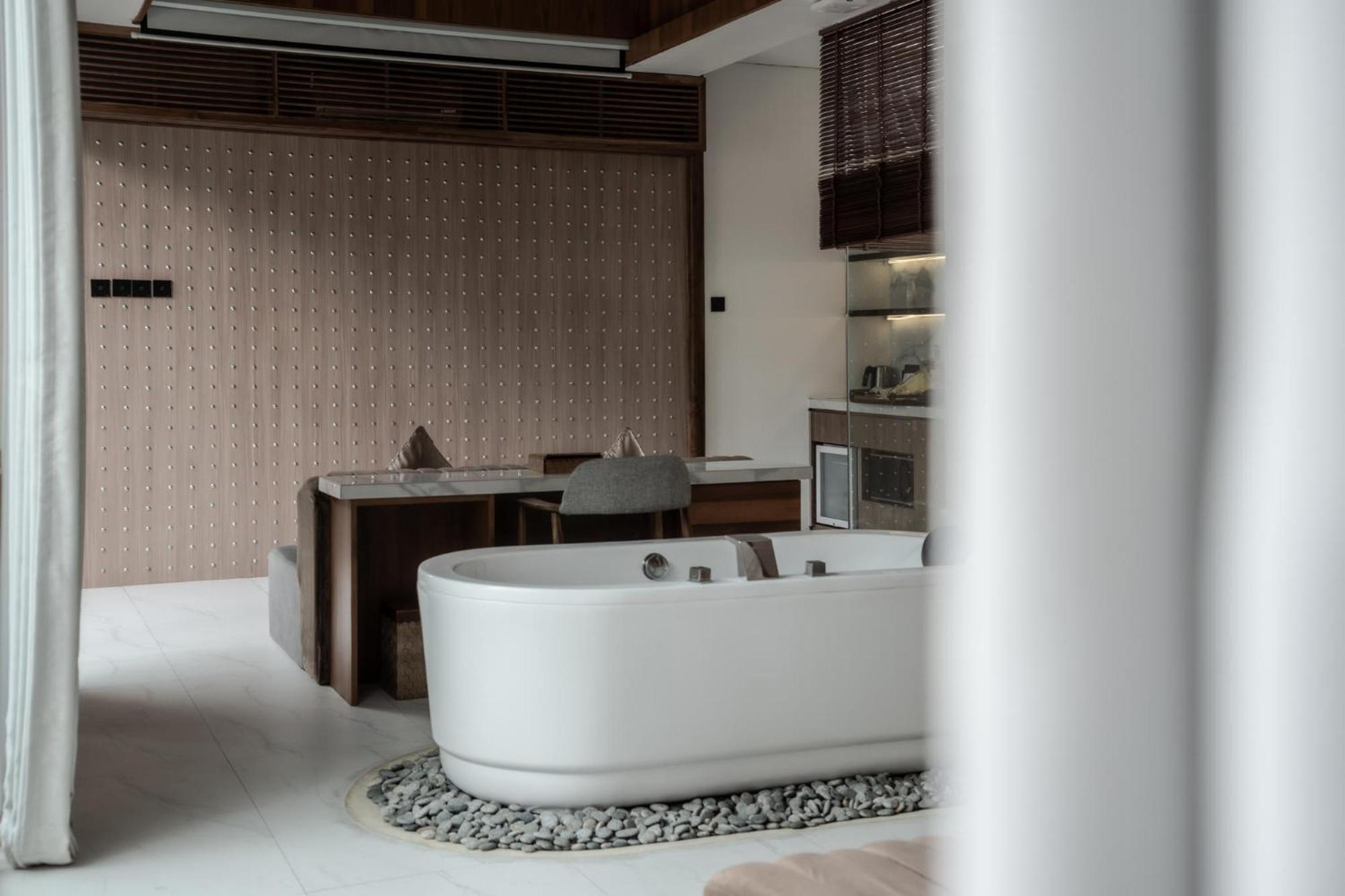 Grand One Bedroom Villa Private Pool & Bathtub