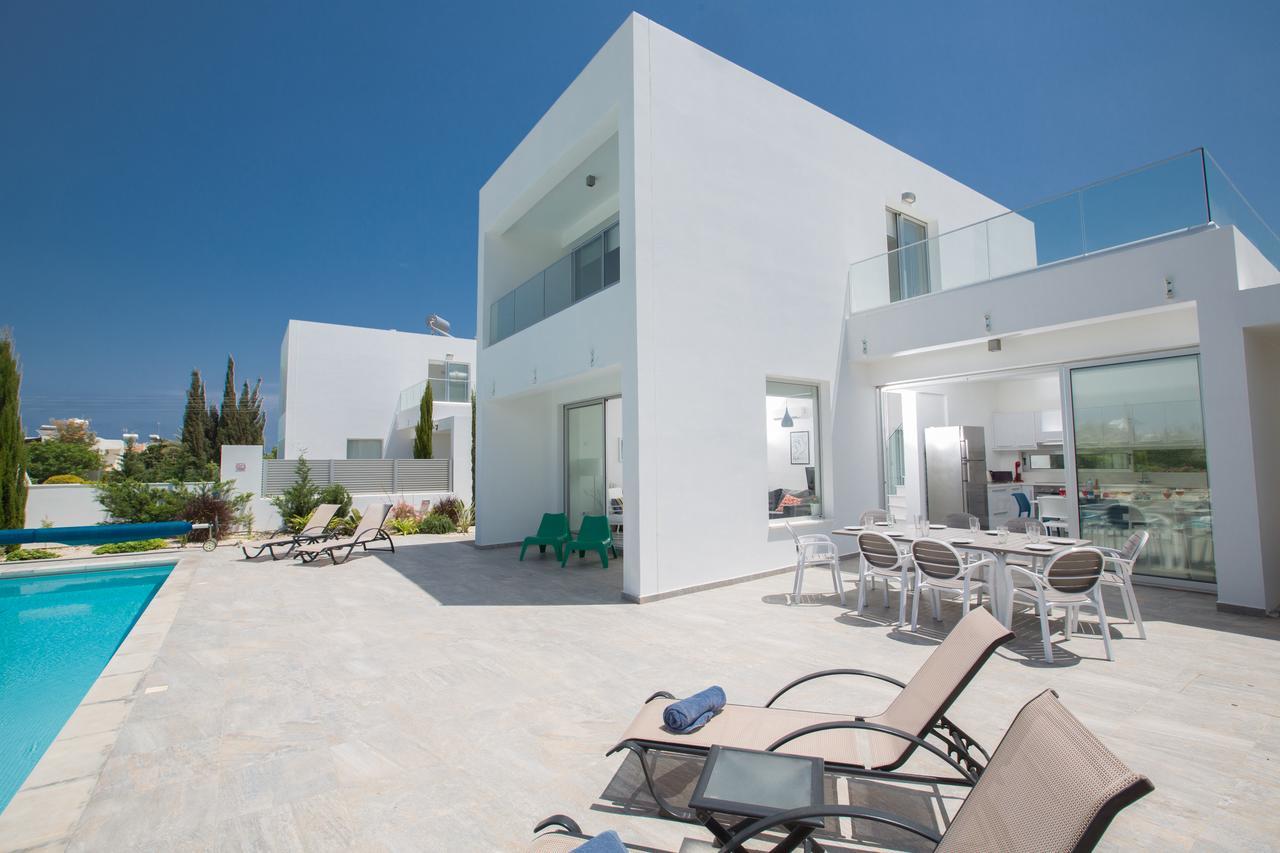 Villa with Private Heated Pool Option
