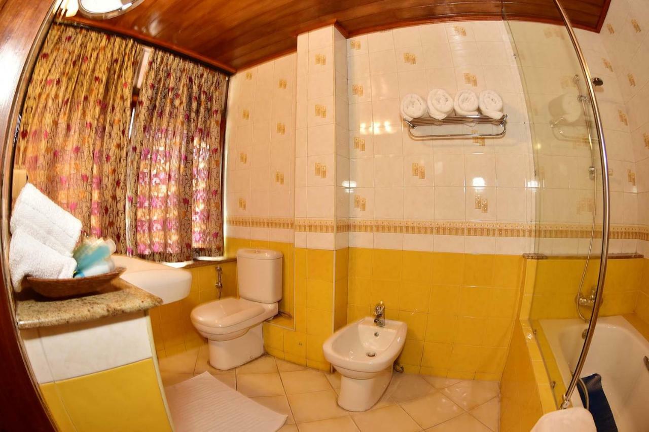 Grand Luxary Family room with Bathtub
