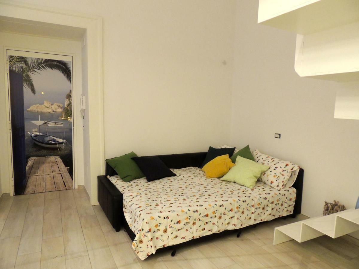 One-Bedroom House,853076675:JPEG