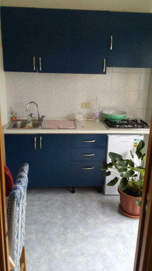 One-Bedroom House,854416778:JPEG