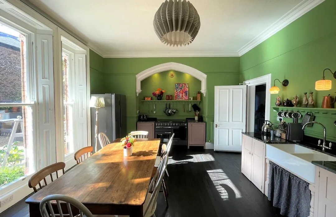 City Centre Luxury Holiday House With Outdoor Bath And Parking-1