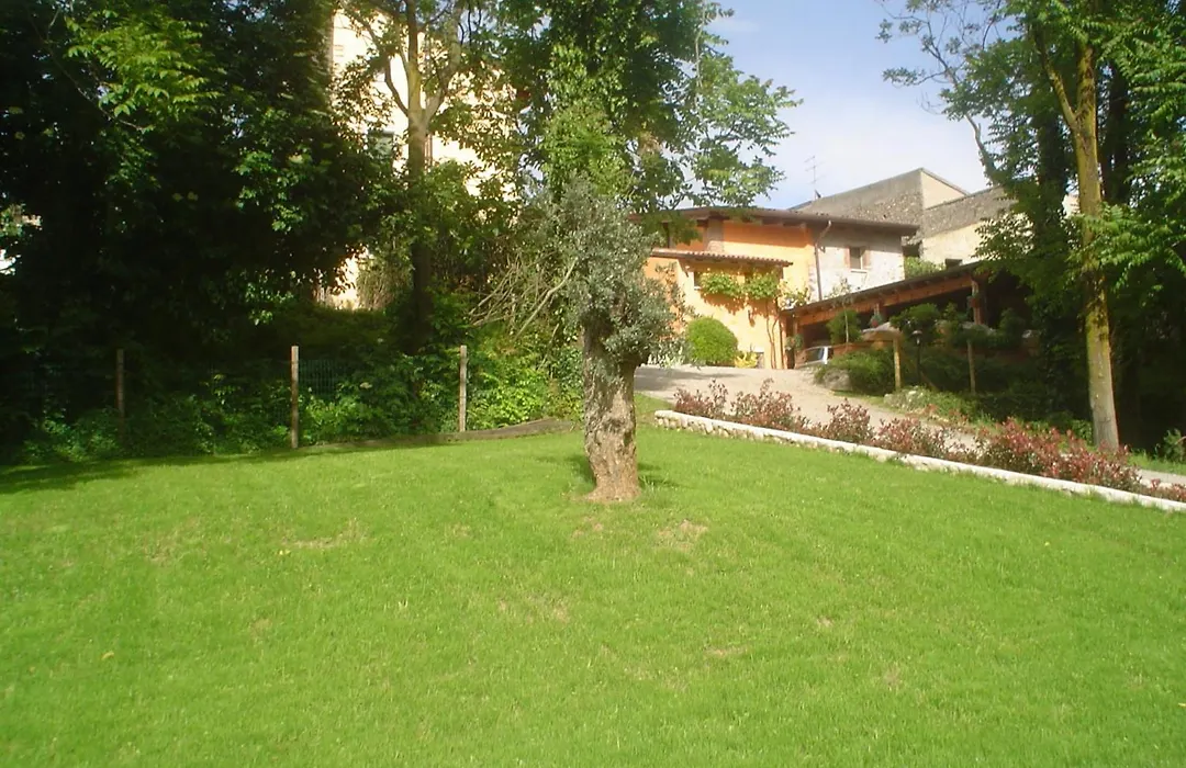 Agriturismo Borgo Di Calmasino-1