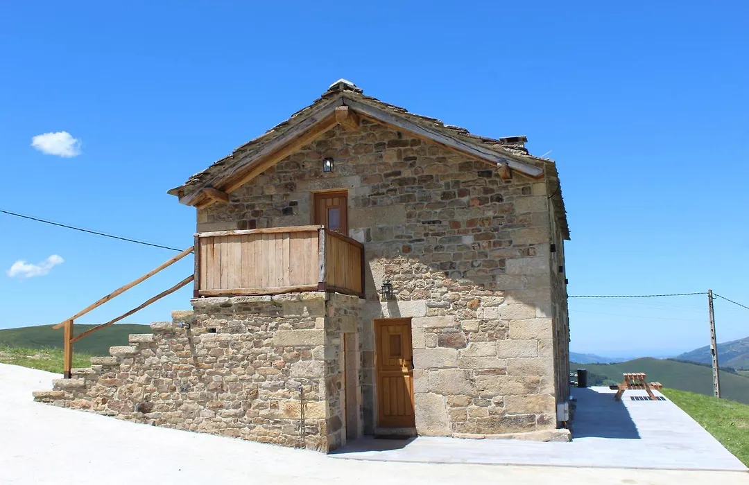 Villa Brenagudina - Cabaña Pasiega con piscina climatizada-1