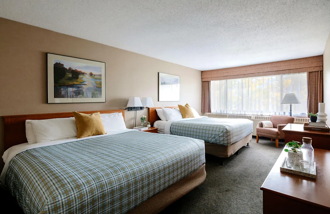 Lobstick Lodge-1