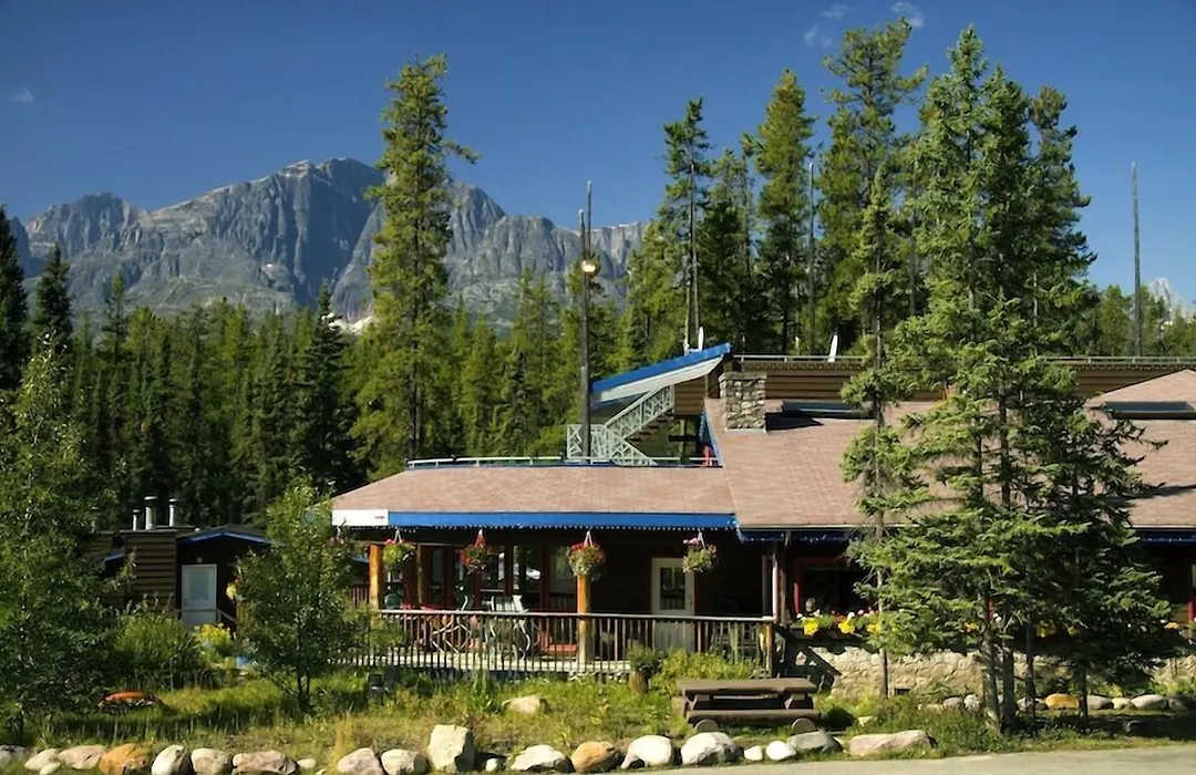 Sunwapta Falls Rocky Mountain Lodge-1