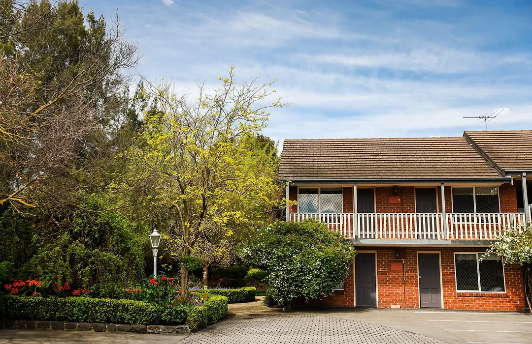 Elizabethan Lodge-1