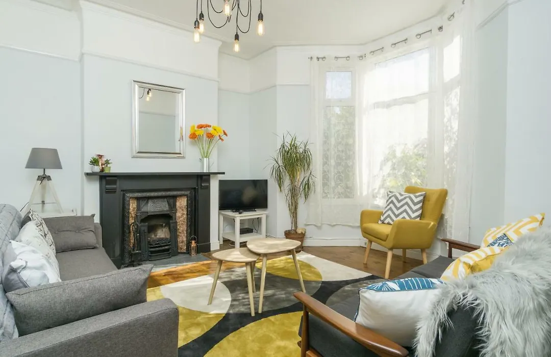 House For Families Or Groups Near Cardiff City Centre-1