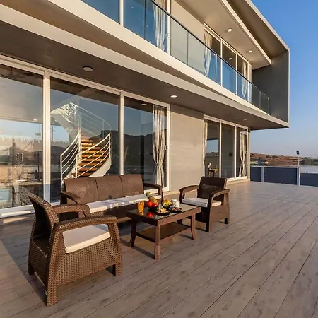 Stayvista's Bellisimo Panorama: Lakeside Retreat with Infinity Pool-2