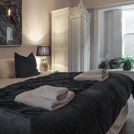Fleece Cottage-2