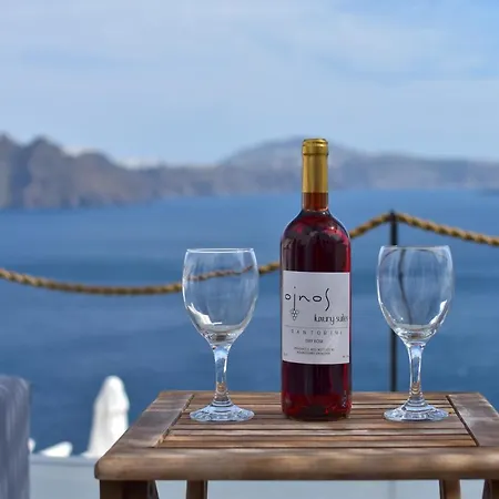 Oinos Luxury Suites Caldera-3