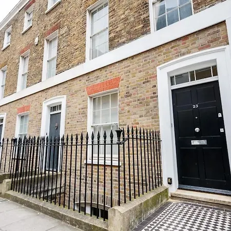 Spacious, Bright & Cosy ~ Ideal Victoria Location!-3
