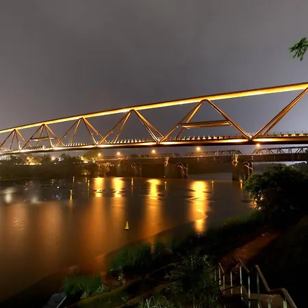 5 Bedroom Group Accommodation Penrith Cbd Sleeps 12 Near Hospital Stadium-3