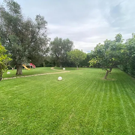 Villa dei Desideri, immersa nel verde con ampio parco-2