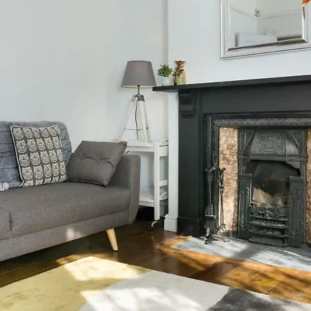 House For Families Or Groups Near Cardiff City Centre-3