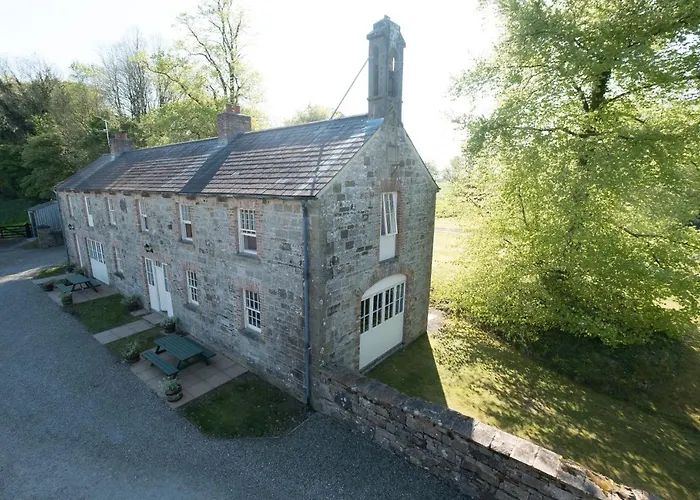 Belle Isle Castle And Cottages