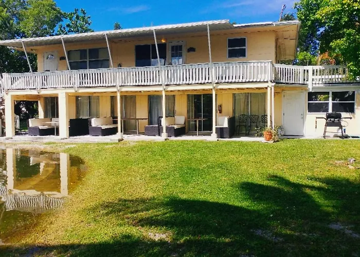 Hidden Harbor Suites