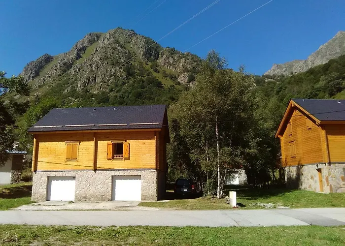 Chalet bois au milieu des Pyrénées