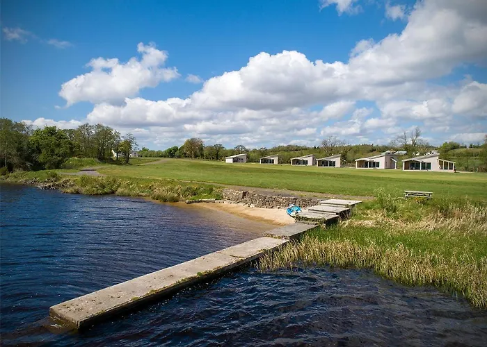 Executive Lakeside Lodge At Mullans Bay