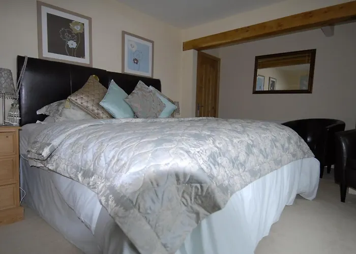 Cleavers Lyng 16Th Century Country House