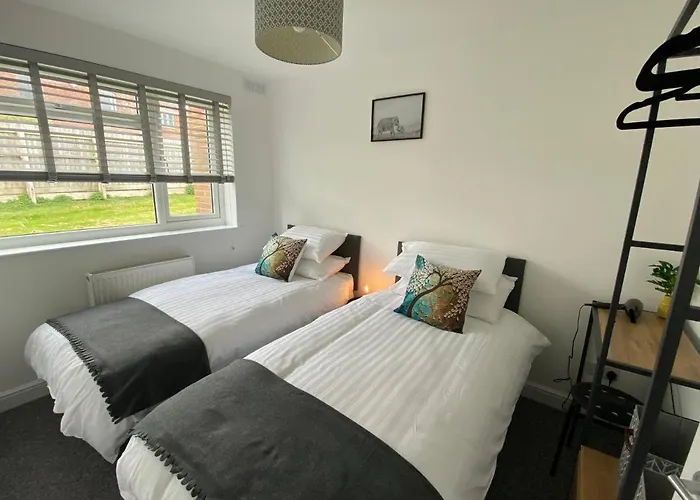 Brambles Chine: Beachside Retreat with Wi-Fi