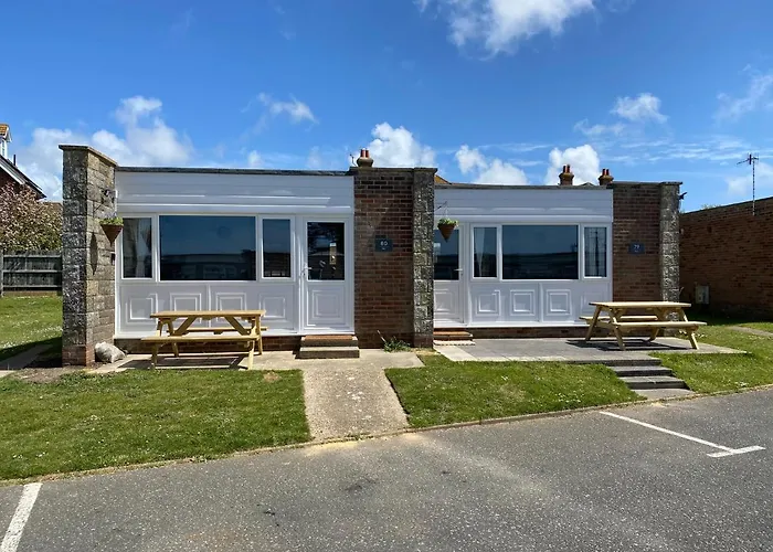 Brambles Chine: Beachside Retreat with Wi-Fi