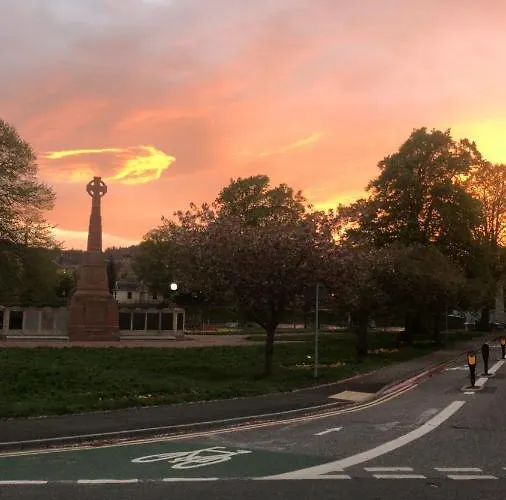 Family Hotel: Cavell House