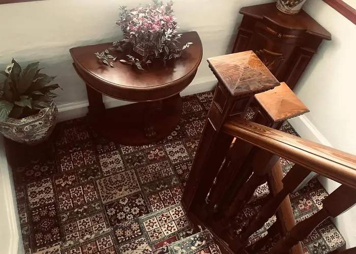 Family Hotel: Cavell House