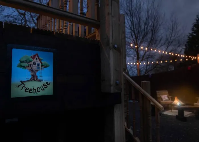 The Treehouse - Sleeps 4