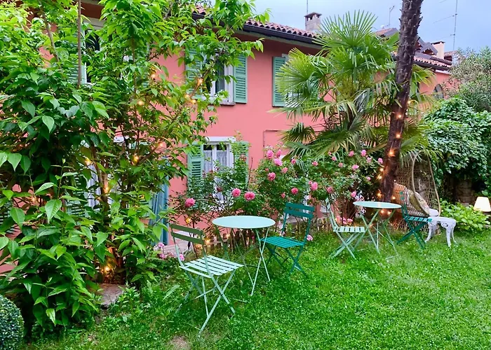 THE SECRET GARDEN ARONA VILLA in Piazza del Popolo 16 Historical Center