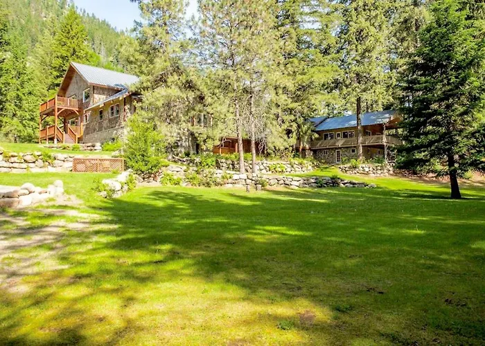 Snowgrass Lodge - River, Mountain Views & Hot Tub