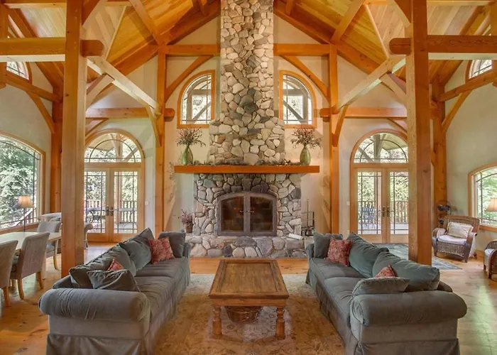 Snowgrass Lodge - River, Mountain Views & Hot Tub