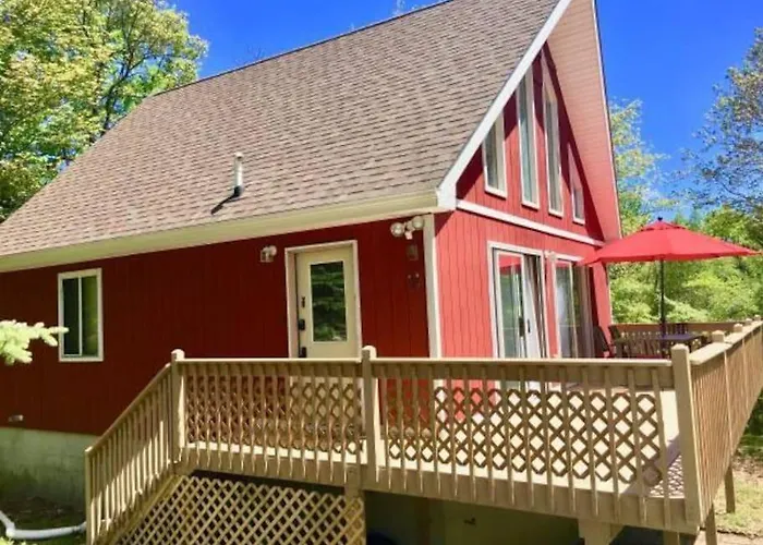 Beautiful Chalet With Hot Tub & Sauna In Poconos