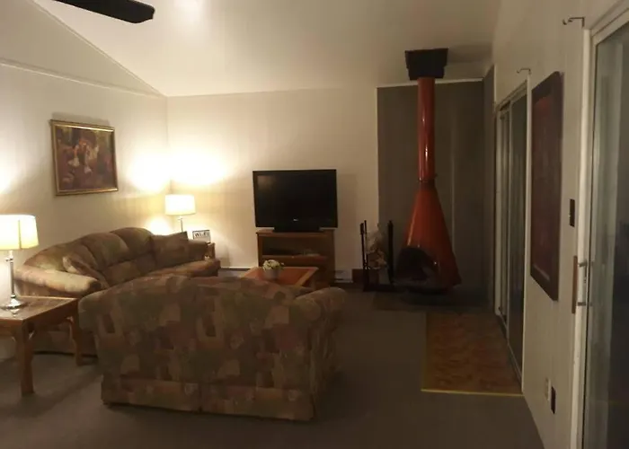 Clubhouse Lakeview Chalet