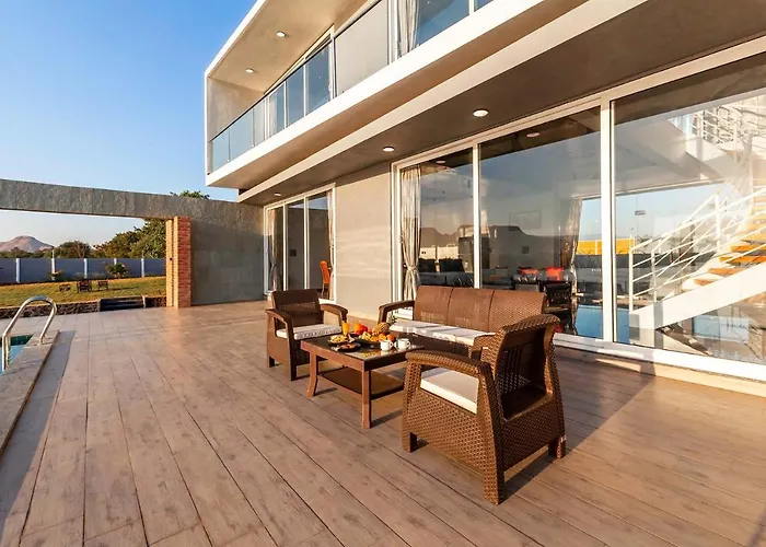 Stayvista's Bellisimo Panorama: Lakeside Retreat with Infinity Pool