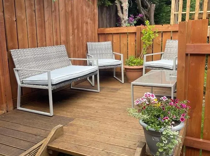 Charming Chalet - Sleep 3 & Free Parking