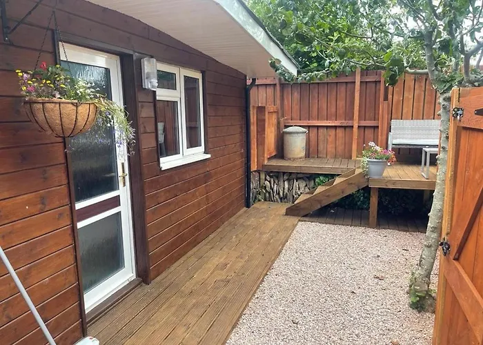 Charming Chalet - Sleep 3 & Free Parking