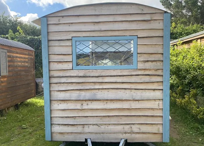 Modern Shepherd'S Hut At St Anne'S
