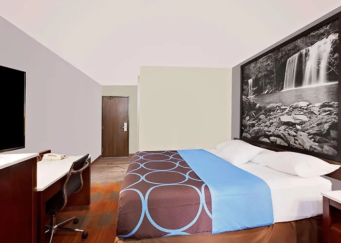 Super 8 By Wyndham Fayetteville